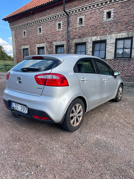 Kia Rio 3 of 8