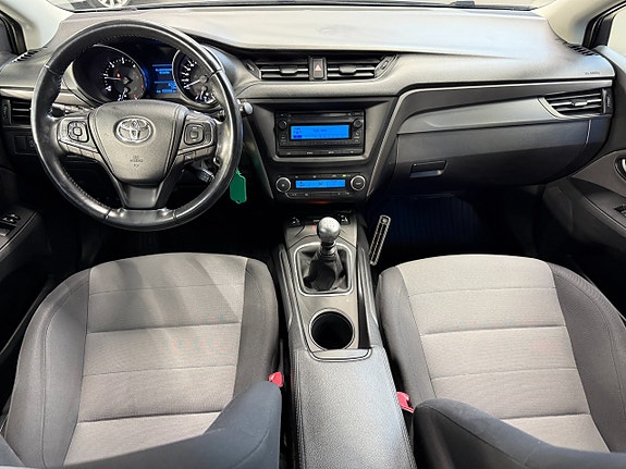 Toyota Avensis 13 of 18