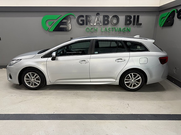 Toyota Avensis 2 of 18
