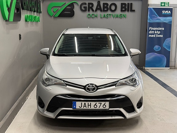 Toyota Avensis 4 of 18