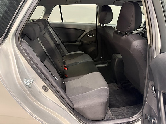 Toyota Avensis 12 of 18