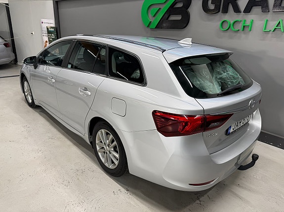 Toyota Avensis 3 of 18