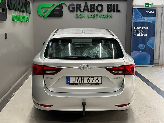 Toyota Avensis 8 of 18