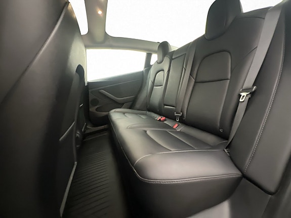Tesla Model 3 27 of 30