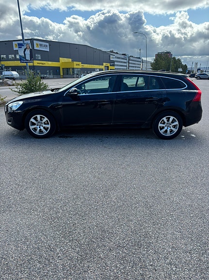 Volvo V60 2 of 14