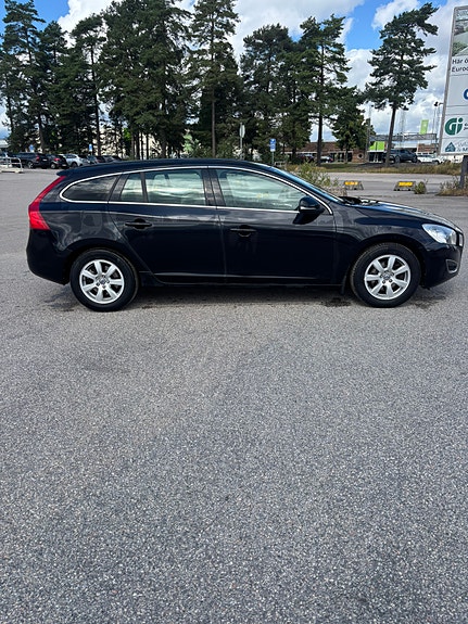 Volvo V60 4 of 14