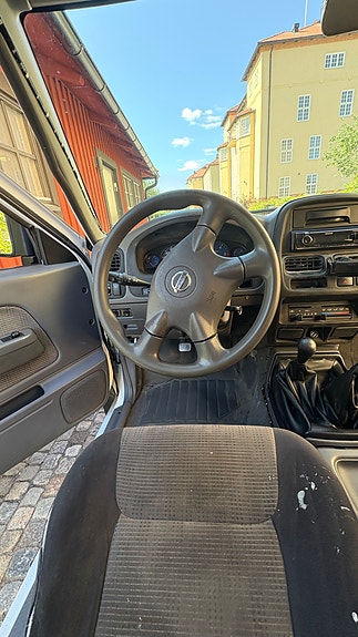 Nissan NP300 3 of 6