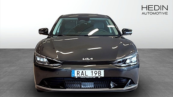 Kia EV6 8 of 12