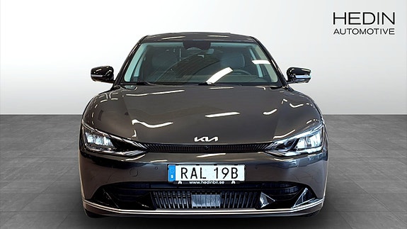 Kia EV6 8 of 12