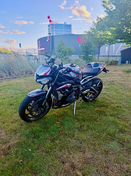 Triumph STREET  TRIPLE 765RS 6 of 7
