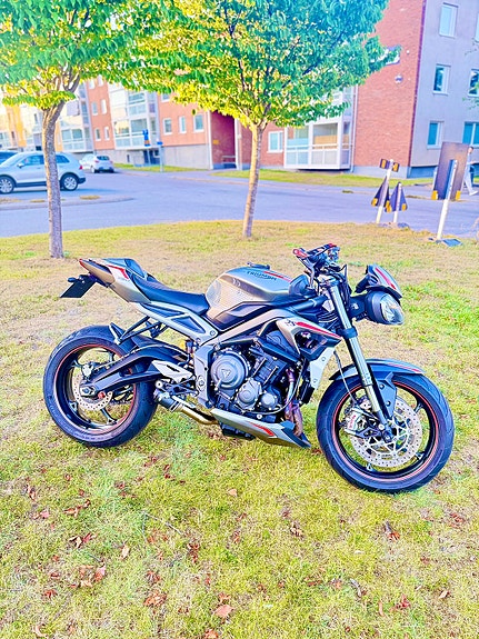 Triumph STREET  TRIPLE 765RS 3 of 7