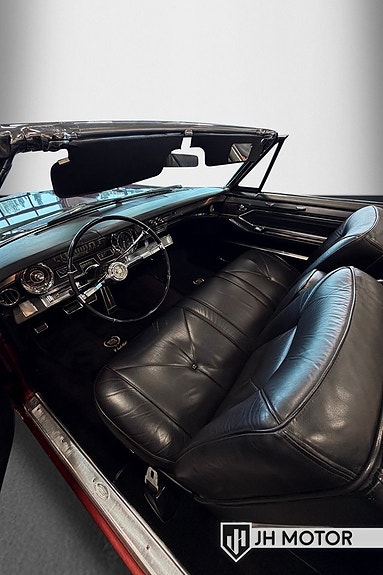 Cadillac Convertible 17 of 27