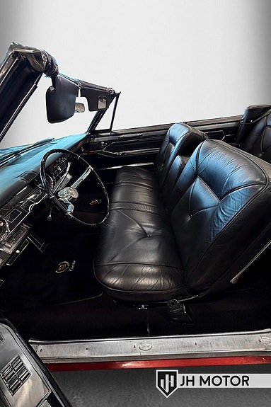 Cadillac Convertible 16 of 27