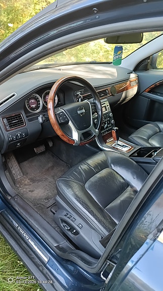 Volvo XC70 3 of 6