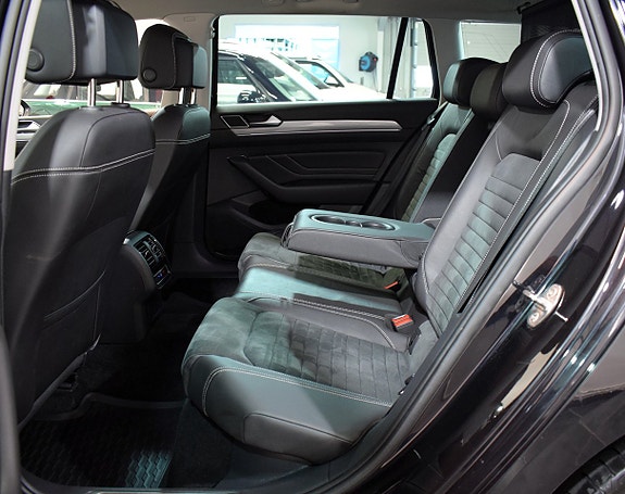 Volkswagen Passat 16 of 27