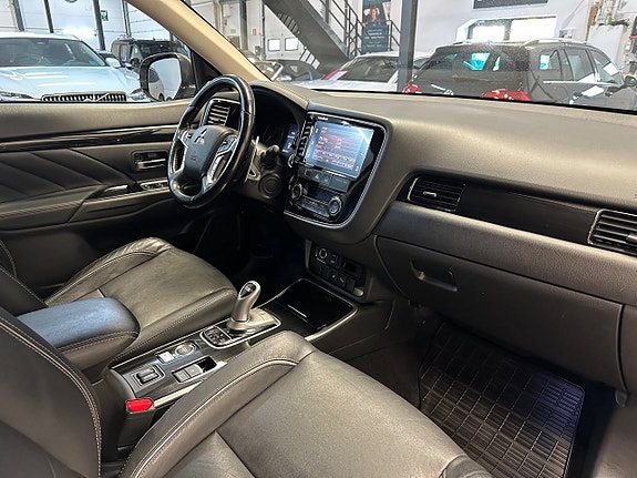 Mitsubishi Outlander 13 of 30