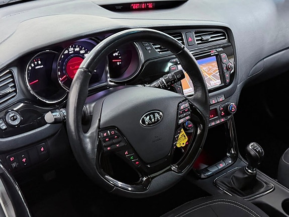 Kia Ceed 2 of 25