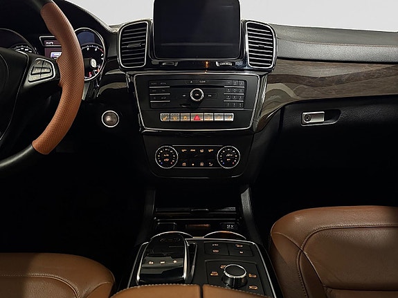 Mercedes-Benz GLS400 14 of 24
