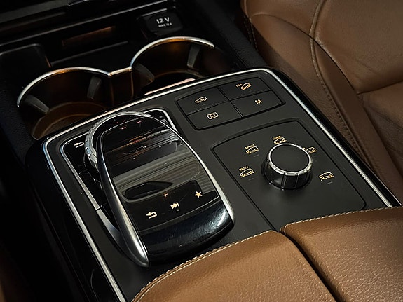 Mercedes-Benz GLS400 22 of 24