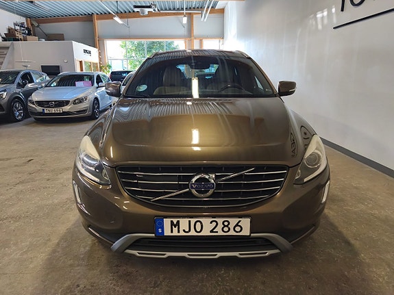 Volvo XC60 2 of 28