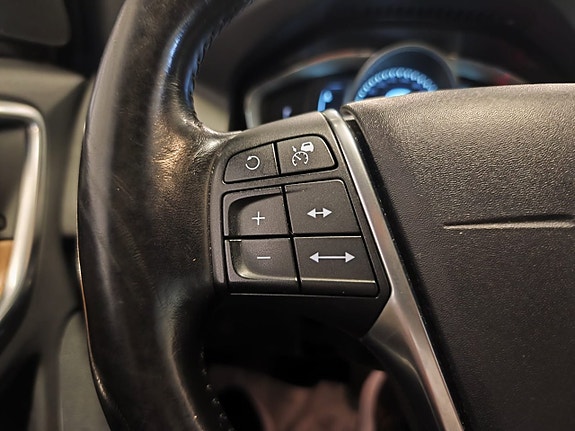 Volvo XC60 14 of 28