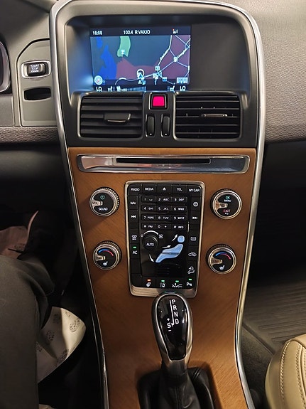 Volvo XC60 18 of 28