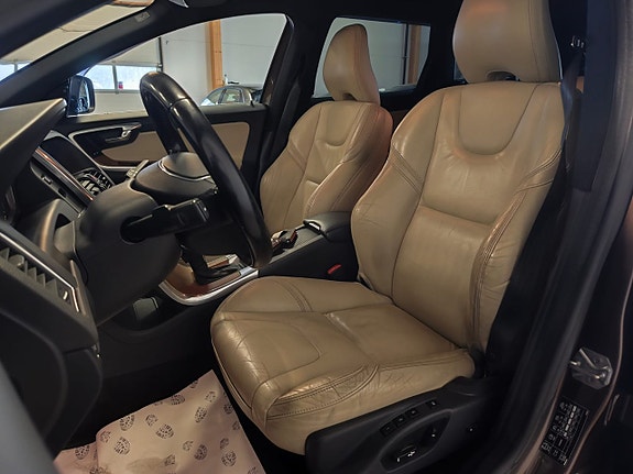 Volvo XC60 11 of 28