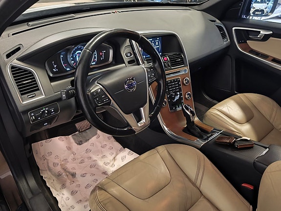 Volvo XC60 10 of 28