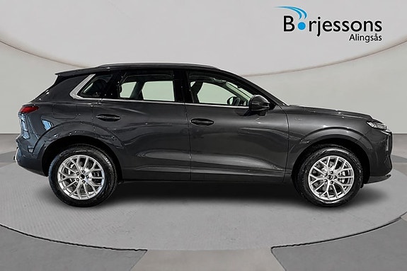 Audi Q3 2 of 8