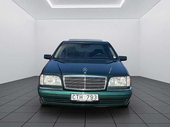 Mercedes-Benz S320 8 of 19