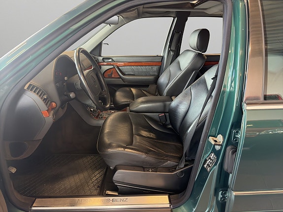 Mercedes-Benz S320 10 of 19