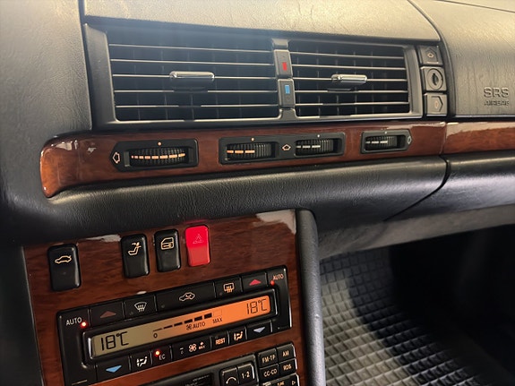 Mercedes-Benz S320 19 of 19