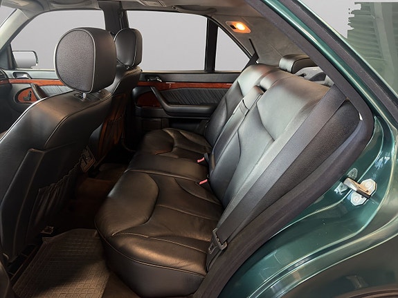 Mercedes-Benz S320 13 of 19