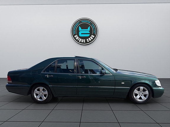 Mercedes-Benz S320 2 of 19