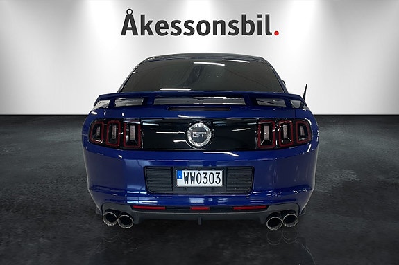 Ford Mustang 4 of 11