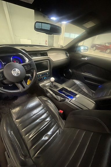 Ford Mustang 9 of 11