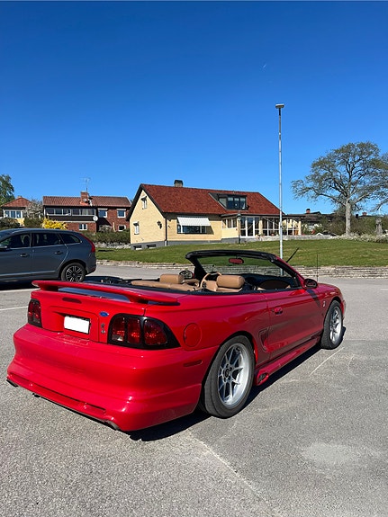 Ford Mustang 3 of 4