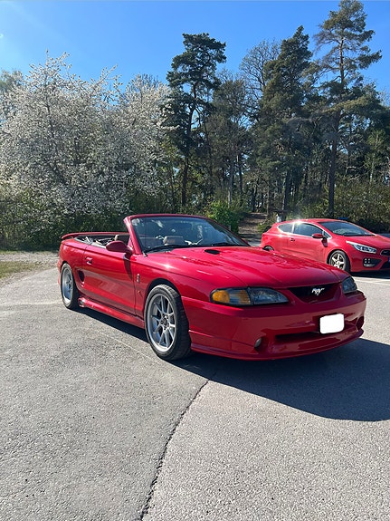 Ford Mustang 2 of 4
