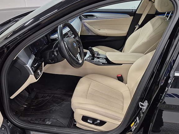 BMW 530e 2 of 14