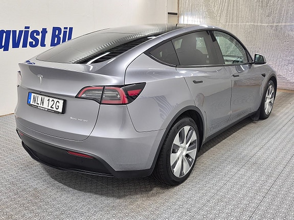 Tesla Model Y 4 of 11