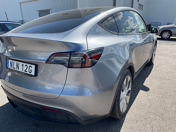 Tesla Model Y 3 of 6