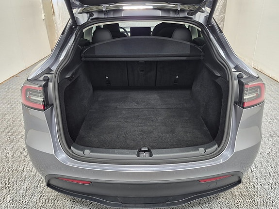Tesla Model Y 11 of 11