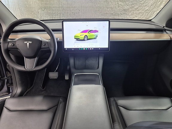 Tesla Model Y 6 of 11