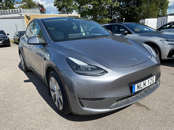 Tesla Model Y 2 of 6