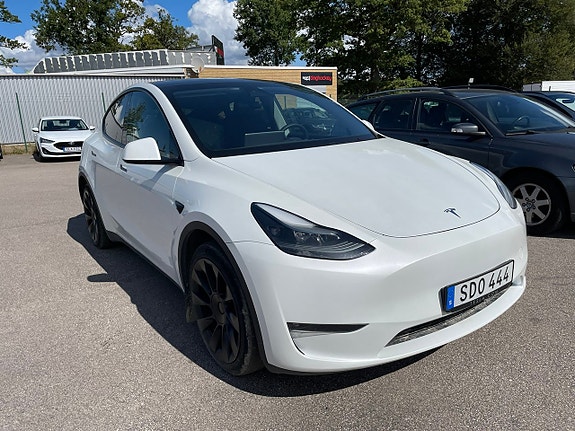 Tesla Model Y 2 of 6