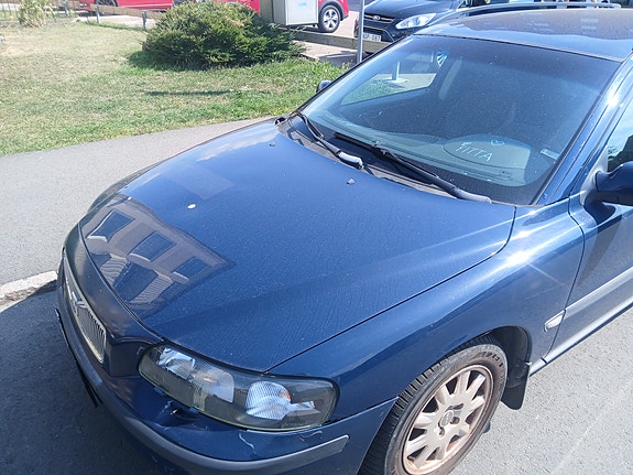 Volvo V70 3 of 6
