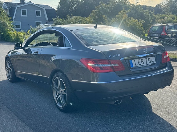 Mercedes-Benz E220 7 of 13