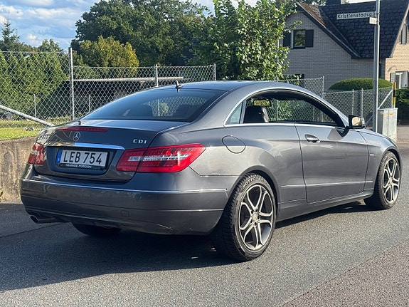 Mercedes-Benz E220 6 of 13