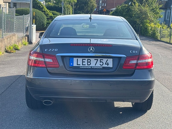 Mercedes-Benz E220 8 of 13