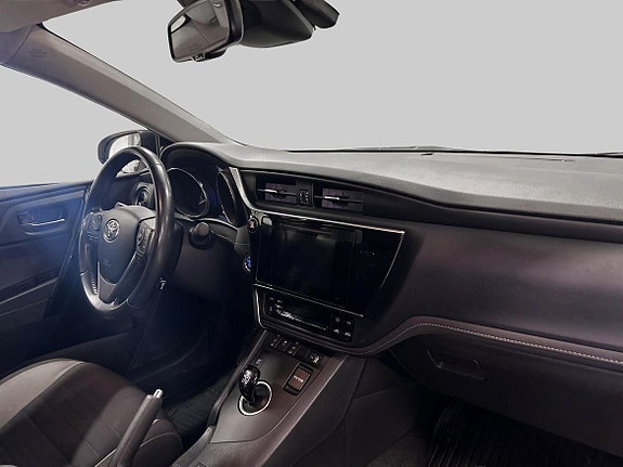 Toyota Auris 10 of 19